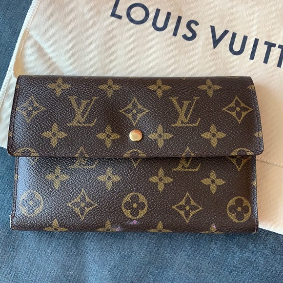 Louis Vuitton : Pochette Passport - Picture 3 of 17